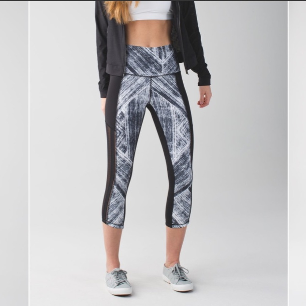 Lululemon Hot To Street Crop Heat Wave White Black / Black Size 8